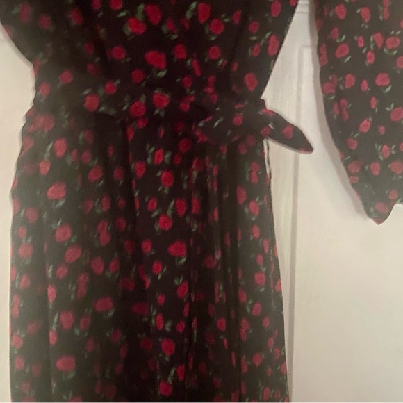 BERSHKA OG CREPE BLACK MIDI W/Rosette Motif-Fluted Front slit-size M/NWOT - Picture 3 of 10